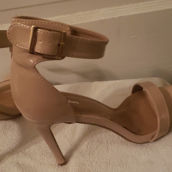 Heels - Picture 4 of 4